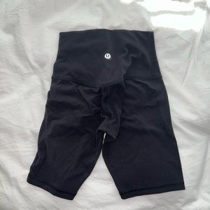 black lululemon 8 inch align shorts, in size 0